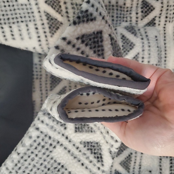 Carhartt Womens Malt Geo Aztec Fleece Pullover Size Small White Grey Cozy Warm - Picture 11 of 16